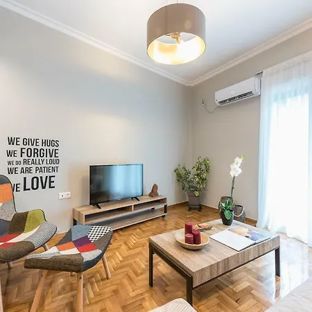 Elegant Living At The Heart Of Apartment