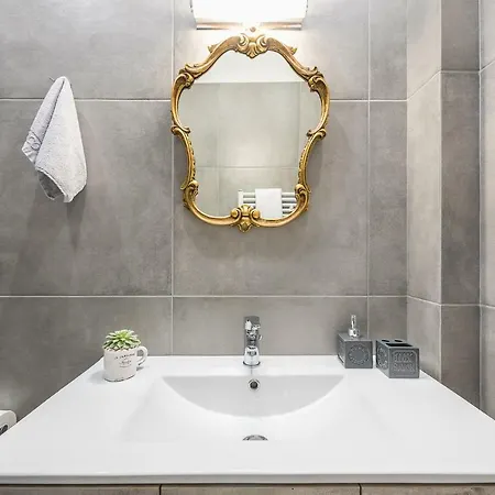 Apartment Elegant Living At The Heart Of